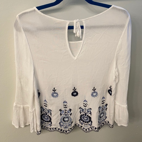 BoHo Aeropostale romantic embroidered keyhole tie top w/ bell sleeves, Medium - Picture 2 of 7